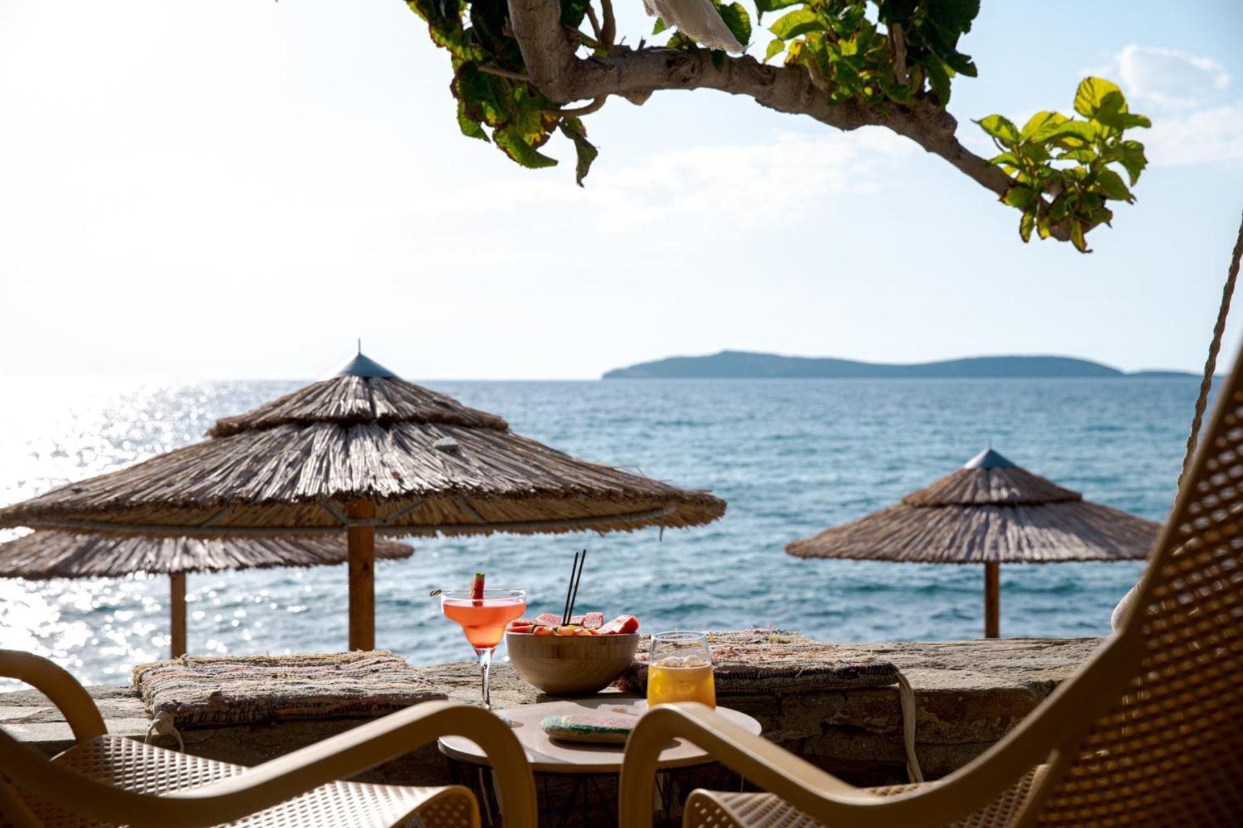 Aneroussa Beach Hotel Batsi  Bagian luar foto