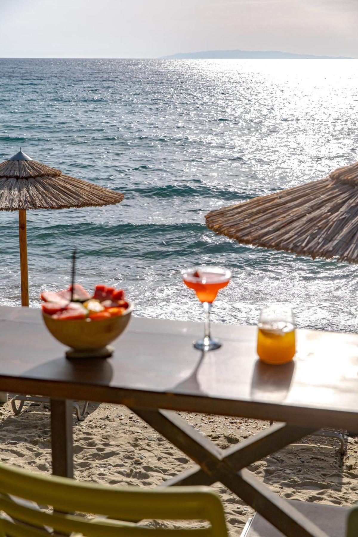 Aneroussa Beach Hotel Batsi  Bagian luar foto