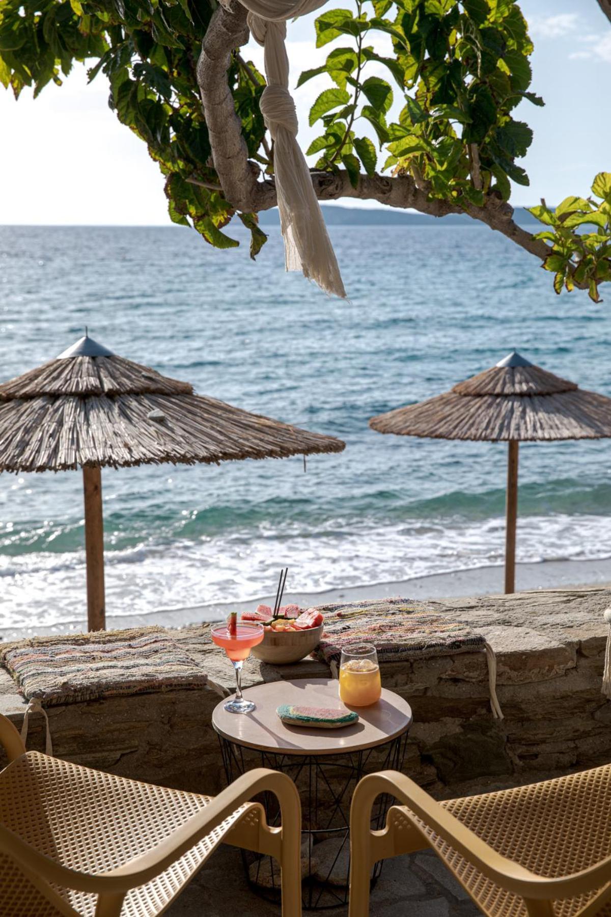 Aneroussa Beach Hotel Batsi  Bagian luar foto