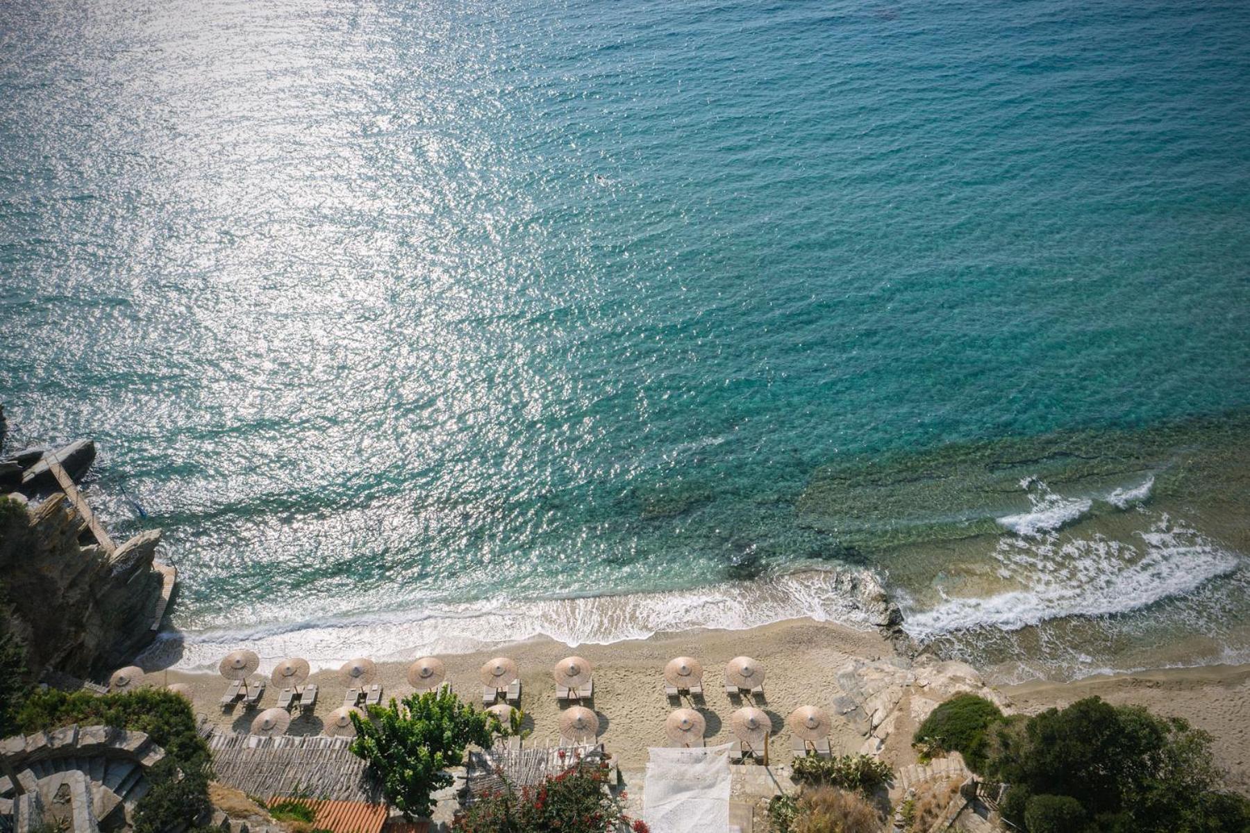 Aneroussa Beach Hotel Batsi  Bagian luar foto