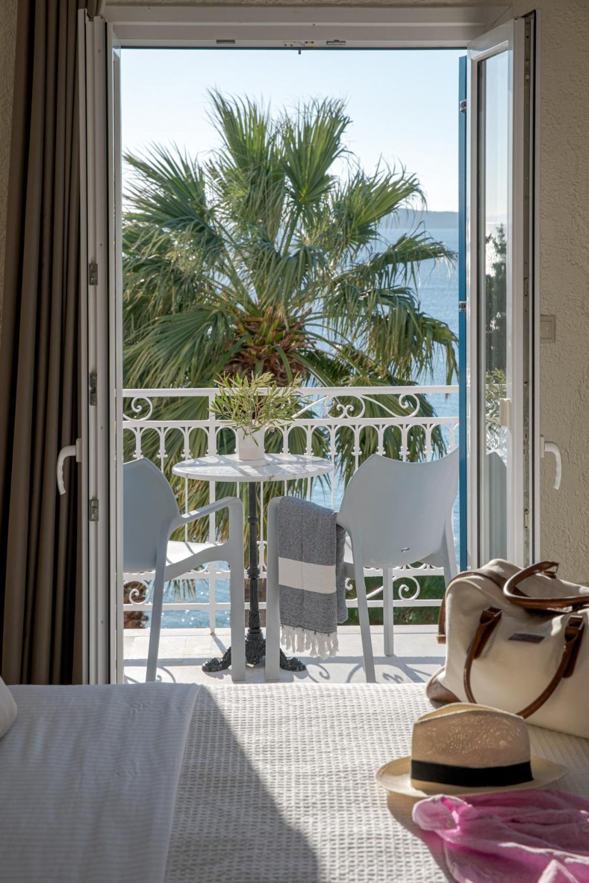 Aneroussa Beach Hotel Batsi  Bagian luar foto
